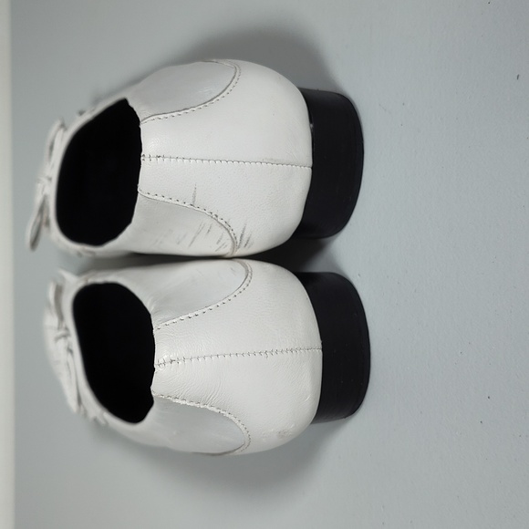 Vintage Etienne Aigner white leather ballet loafers 6 - Picture 5 of 11